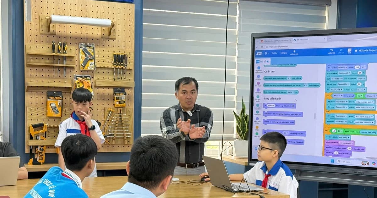 Nâng cao năng lực STEM, Robotics và giảng dạy các môn khoa học bằng tiếng Anh