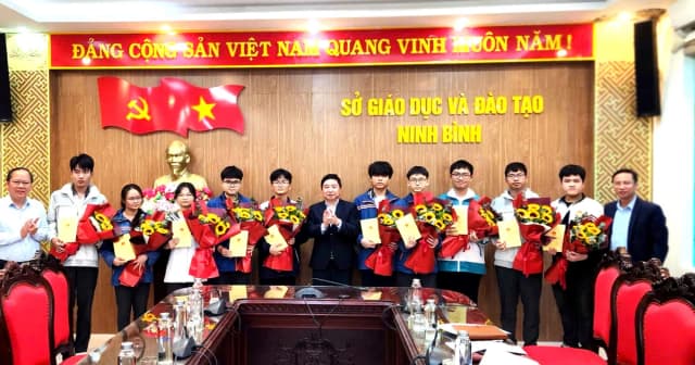Ba học sinh Ninh Bình vào đội tuyển Olympic 2026