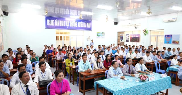 Gần 100 thí sinh ở Cà Mau tham dự Hội thi cán bộ quản lý giỏi cấp Tiểu học