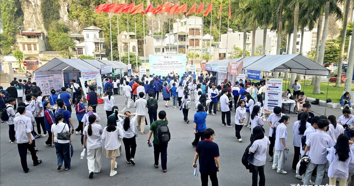 Quảng Ninh: Hơn 1.000 thanh niên, học sinh tham gia Ngày hội tư vấn mùa thi