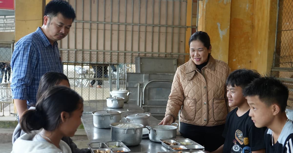 Những 'cột mốc mềm' nơi biên cương: Giữ chân học trò từ chính sách