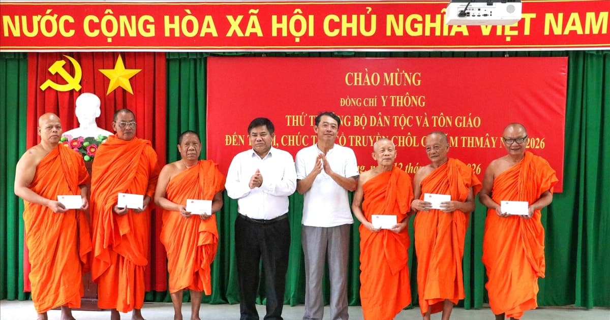 Thứ trưởng Bộ Dân tộc và Tôn giáo đến thăm cộng đồng Khmer và chúc Tết Chôl Chnăm Thmây