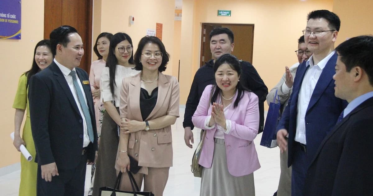 Đẩy mạnh hợp tác đào tạo và nghiên cứu khoa học với Mông Cổ