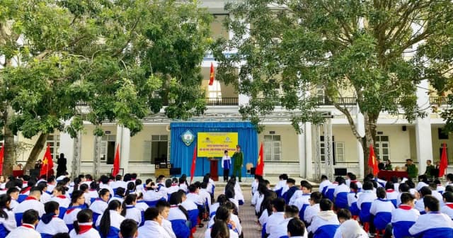 Xây dựng trường học không khói thuốc: Nỗ lực từ nhiều phía