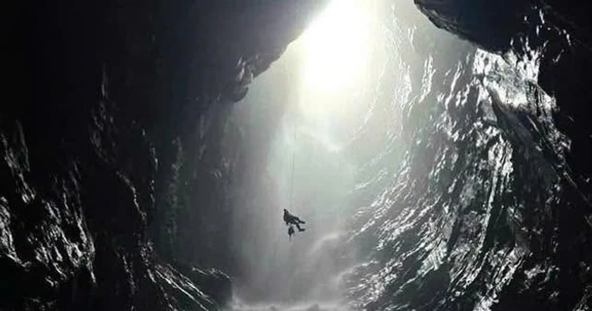 Phát hiện hang động mới có thác nước cao hàng trăm mét tại Phong Nha – Kẻ Bàng