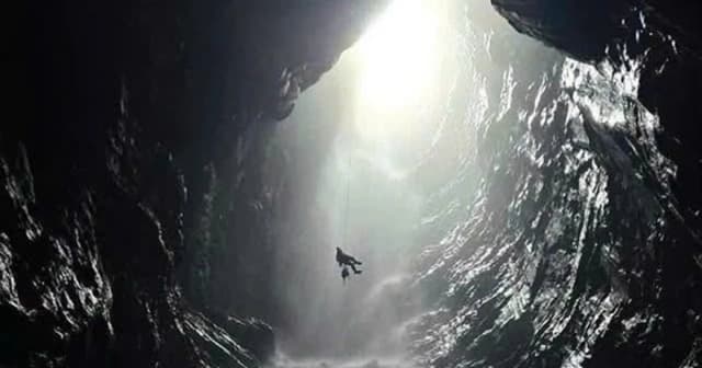 Phát hiện hang động mới có thác nước cao hàng trăm mét tại Phong Nha – Kẻ Bàng