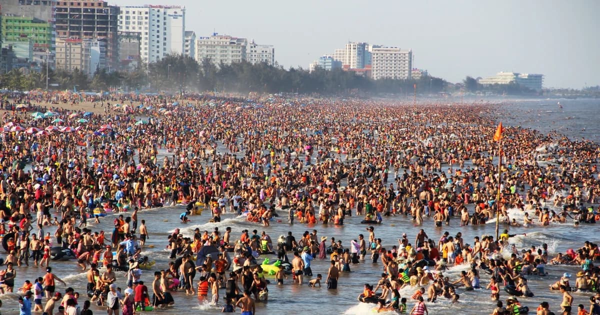 Bắn pháo hoa tại lễ khai mạc 'Sầm Sơn - Khát vọng rực rỡ'