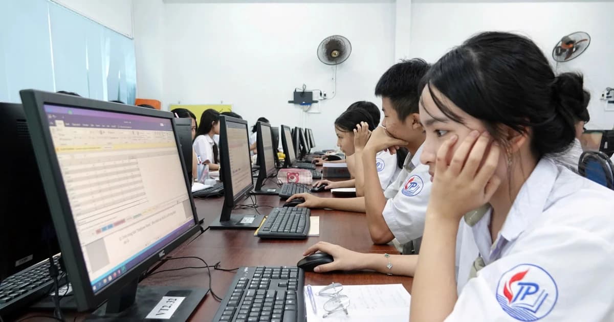 Thí điểm thi trắc nghiệm trên máy tính: 'Bài toán' cho hạ tầng vùng khó