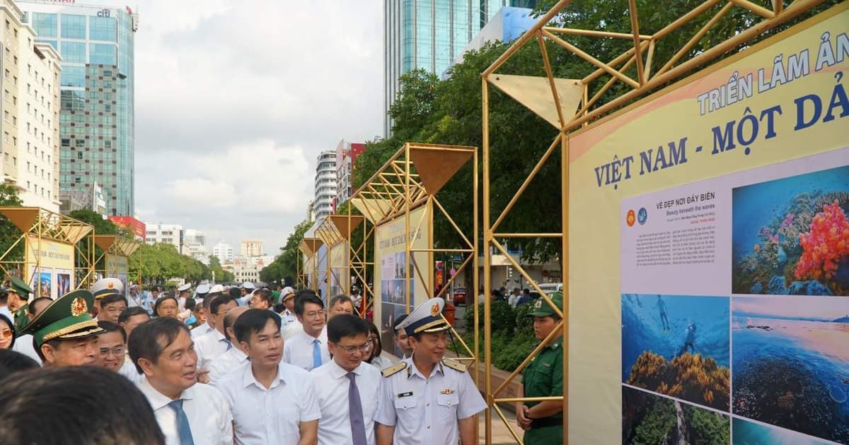 Khai mạc Triển lãm ảnh 'Việt Nam - Một dải non sông' tại Thành phố Hồ Chí Minh