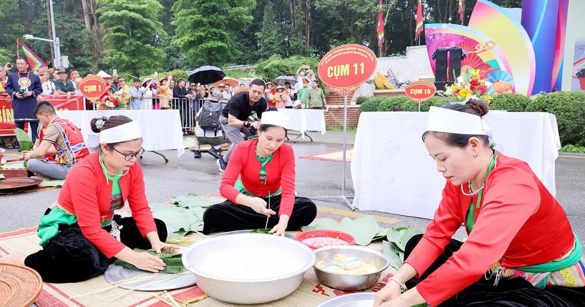 Rộn ràng thi gói bánh chưng, giã bánh giầy tại Đền Hùng