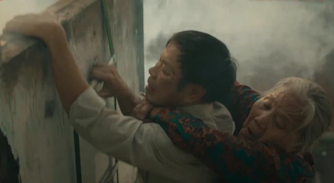 Phim ‘Anh hùng’ bất ngờ dẫn đầu phòng vé