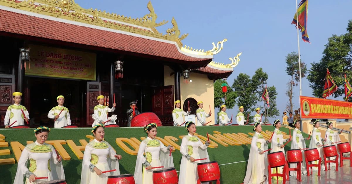 Lãnh đạo và nhân dân An Giang dâng hương tưởng niệm các Vua Hùng