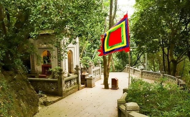 Tản mạn: Hành trình về đất Tổ