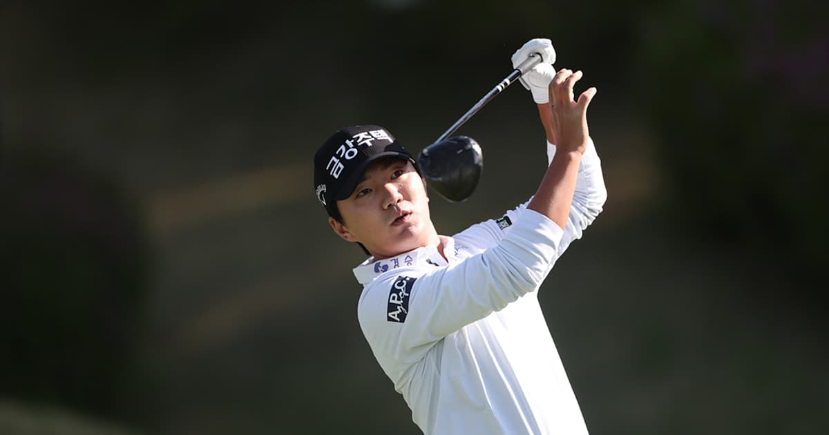 Golfer số 1 Hàn Quốc bị loại hy hữu vì 'hết bóng' giữa giải đấu