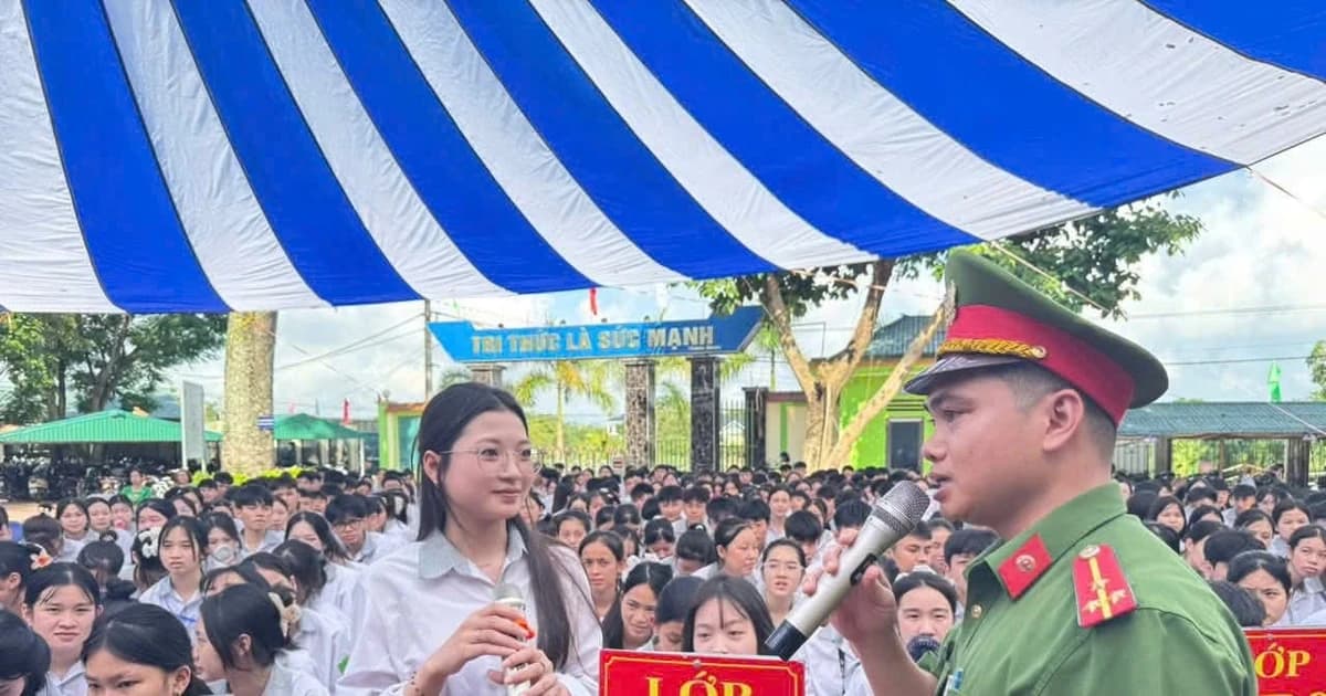 Nhà trường phối hợp cùng Công an để phòng chống thuốc lá điện tử