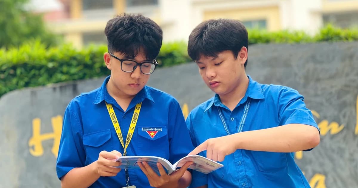 Học sinh 'chế' mặt nạ lọc khí từ bã mía