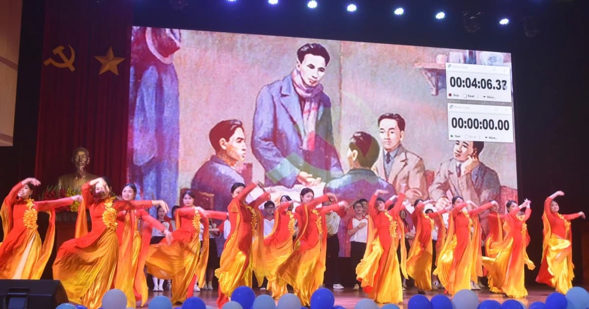 Sinh viên tranh tài hiểu biết về triết học trong kỷ nguyên phát triển mới