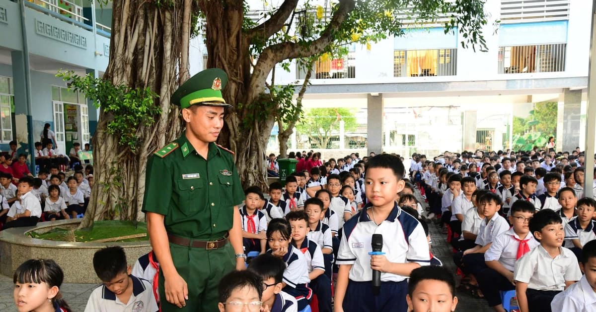 Hơn 1.500 học sinh nghe tuyên truyền về cuộc đời, sự nghiệp Bác Hồ