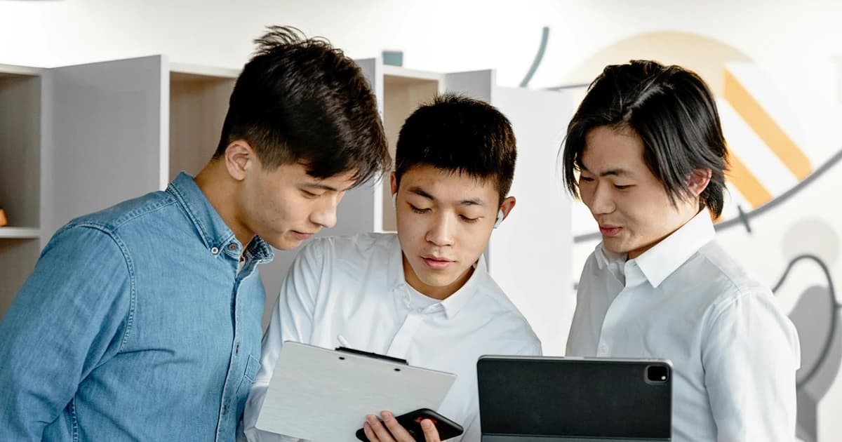 Startup AI Việt: Đừng để mình là 'lớp áo mỏng' trên nền công nghệ mượn