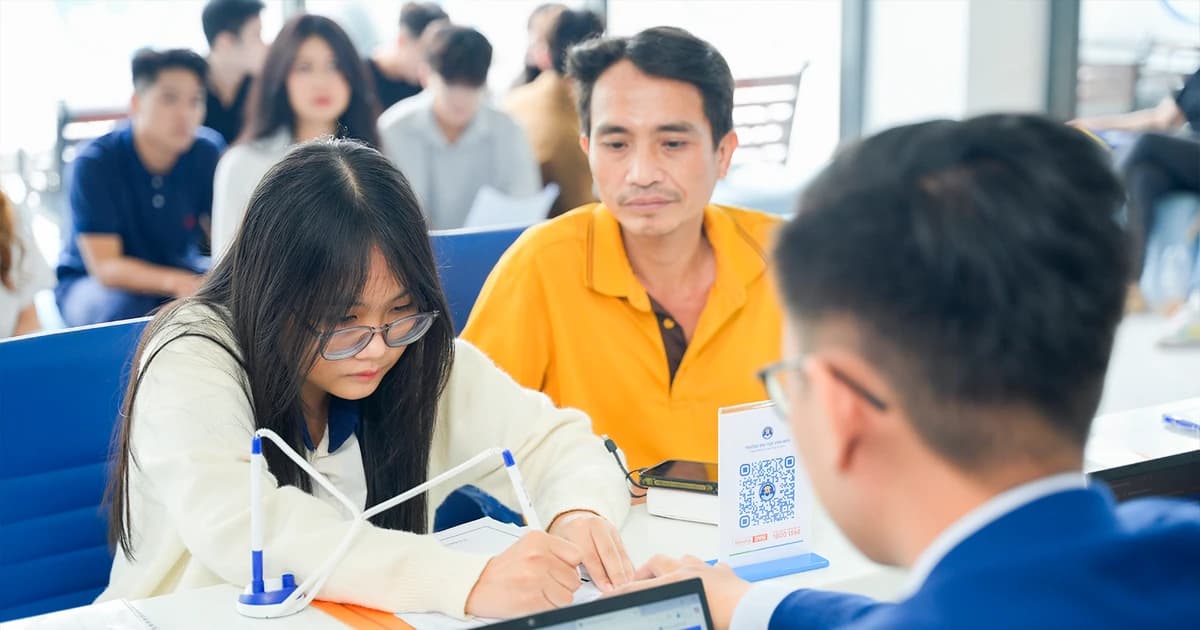 Thí sinh xét học bạ nhận học bổng đến 100% học phí tại Trường Đại học Văn Hiến
