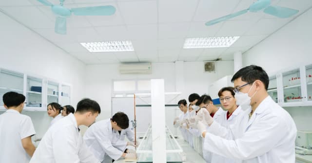 Hoàn thiện cơ chế triển khai học bổng cho người học ngành công nghệ chiến lược