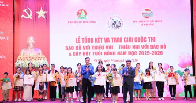 Thiếu nhi cả nước kể chuyện làm theo lời Bác qua tranh vẽ, trang văn