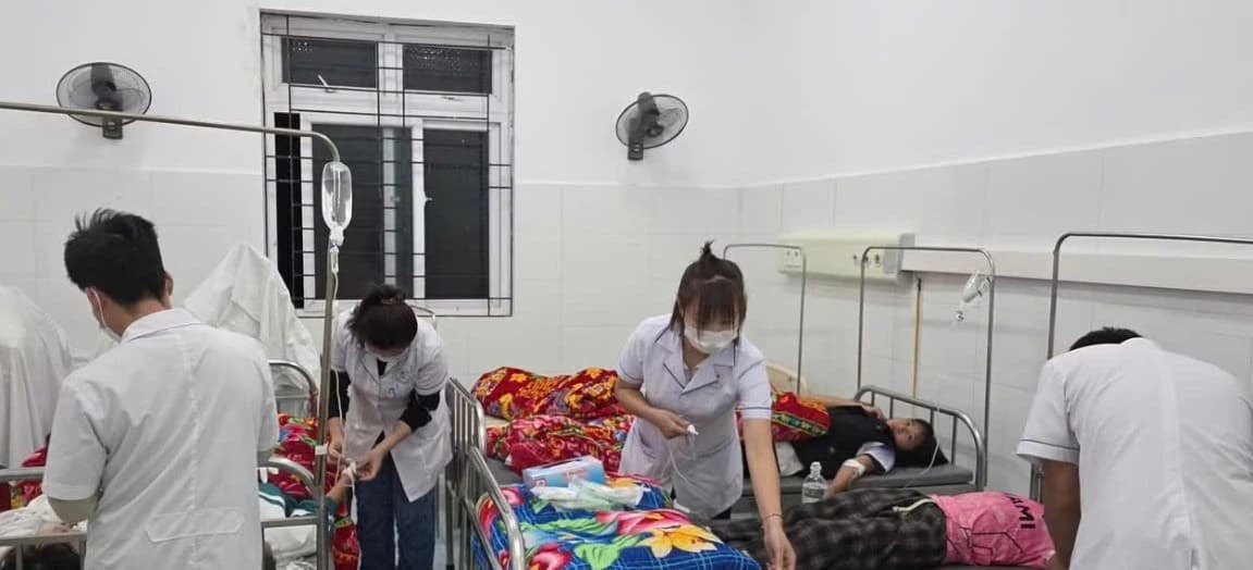 Hơn 200 học sinh ở Lai Châu nghi ngộ độc do ăn quả lạ