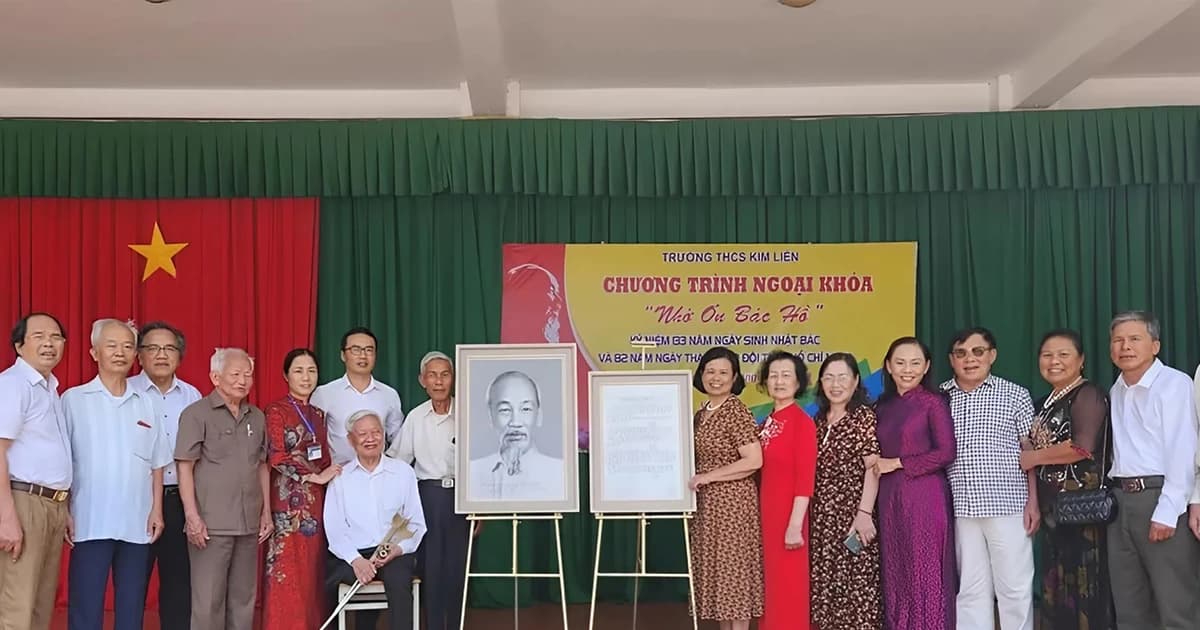 Hành trình tìm lại kỷ vật Bác Hồ gửi thầy trò quê hương Kim Liên