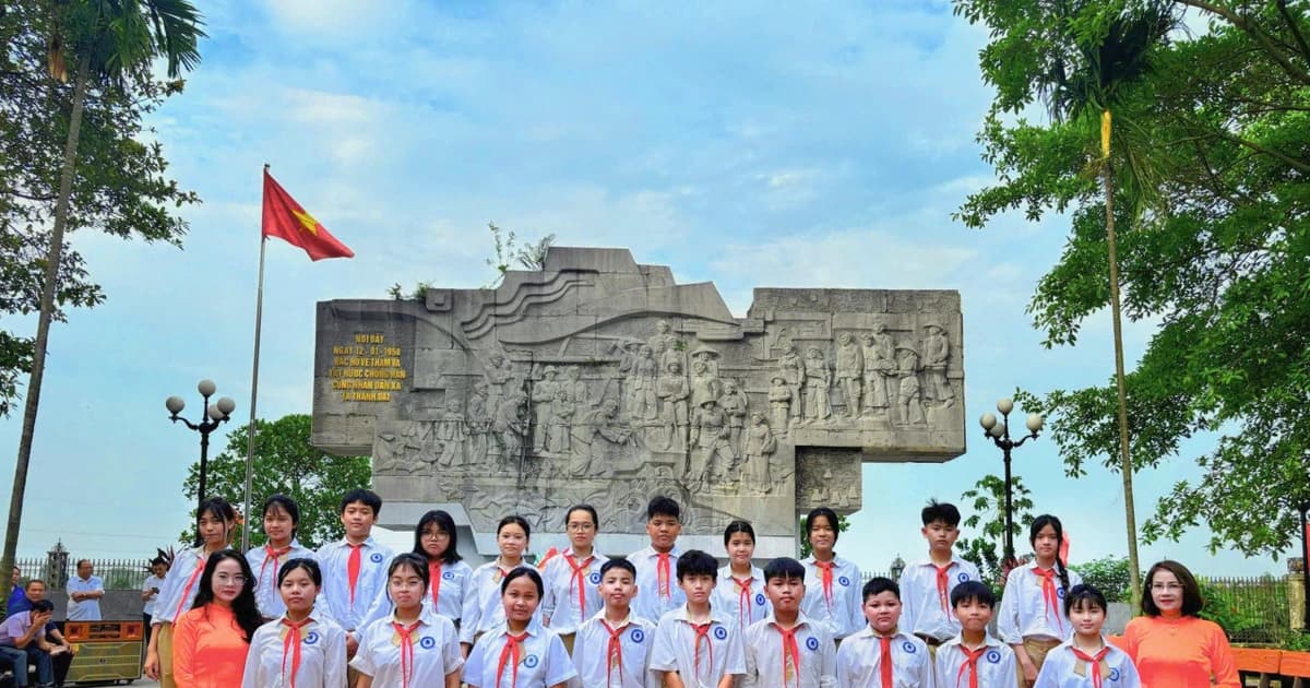 Khơi dậy truyền thống yêu nước và tinh thần cống hiến của tuổi trẻ