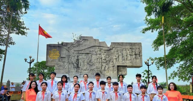 Khơi dậy truyền thống yêu nước và tinh thần cống hiến của tuổi trẻ