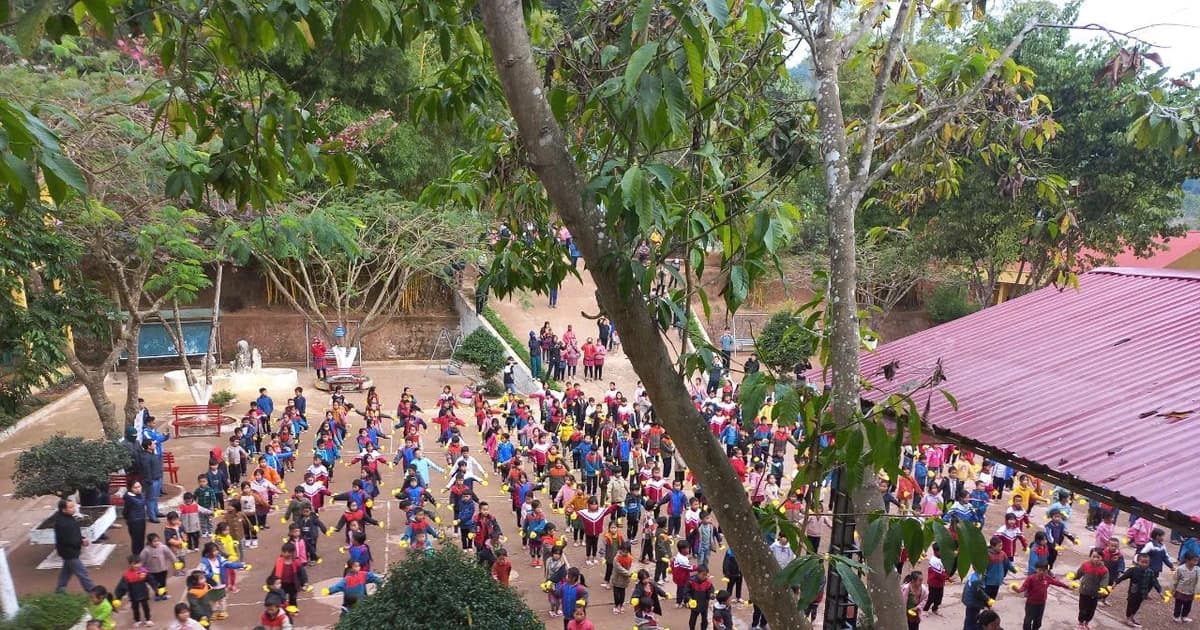 Niềm vui từ những bài múa giữa giờ ở Trường PTDTBT Tiểu học Nậm Vì