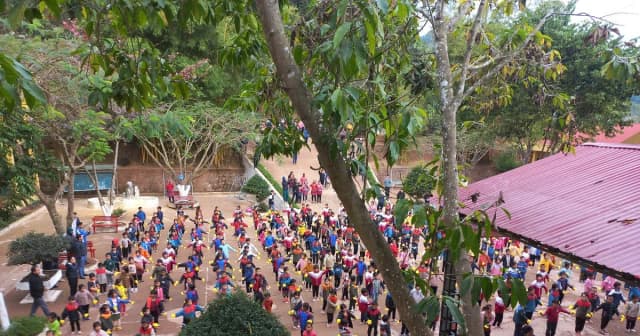 Niềm vui từ những bài múa giữa giờ ở Trường PTDTBT Tiểu học Nậm Vì