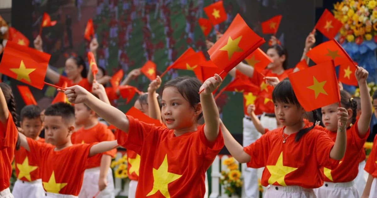 Giải 'cơn khát' phòng học ở TPHCM