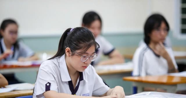 Trọng số điểm Toán hoặc Ngữ văn chiếm 1/3: 'Siết' đầu vào đại học