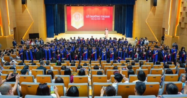 Học sinh Trường Ngôi Sao Hoàng Mai giành gần 150 tỷ đồng học bổng