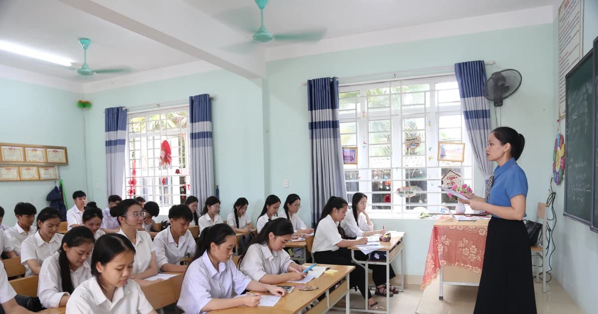 Tăng tốc trước 'giờ G': Thầy cô đồng hành cùng học sinh vùng khó 'vượt' kỳ thi
