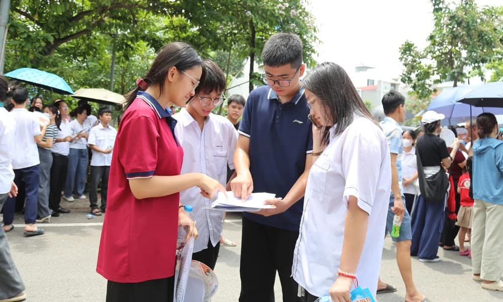 Gần 3.000 thí sinh Bắc Ninh hoàn thành thi vào lớp 10 chuyên