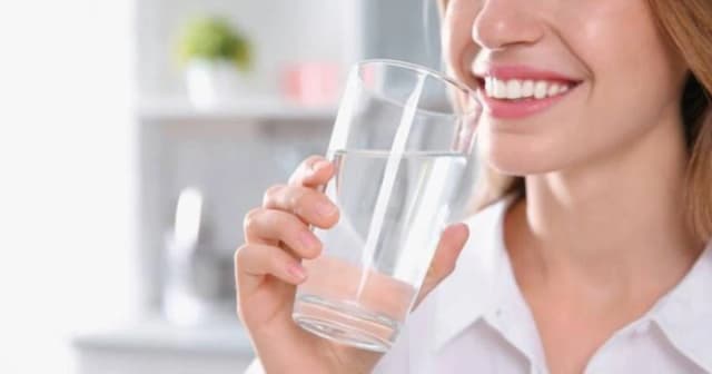 4 nguyên tắc bù nước đúng cách trong tiết trời nóng bức