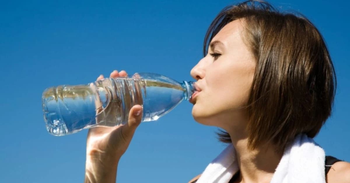 Dấu hiệu cảnh báo ngộ độc khi uống quá nhiều nước