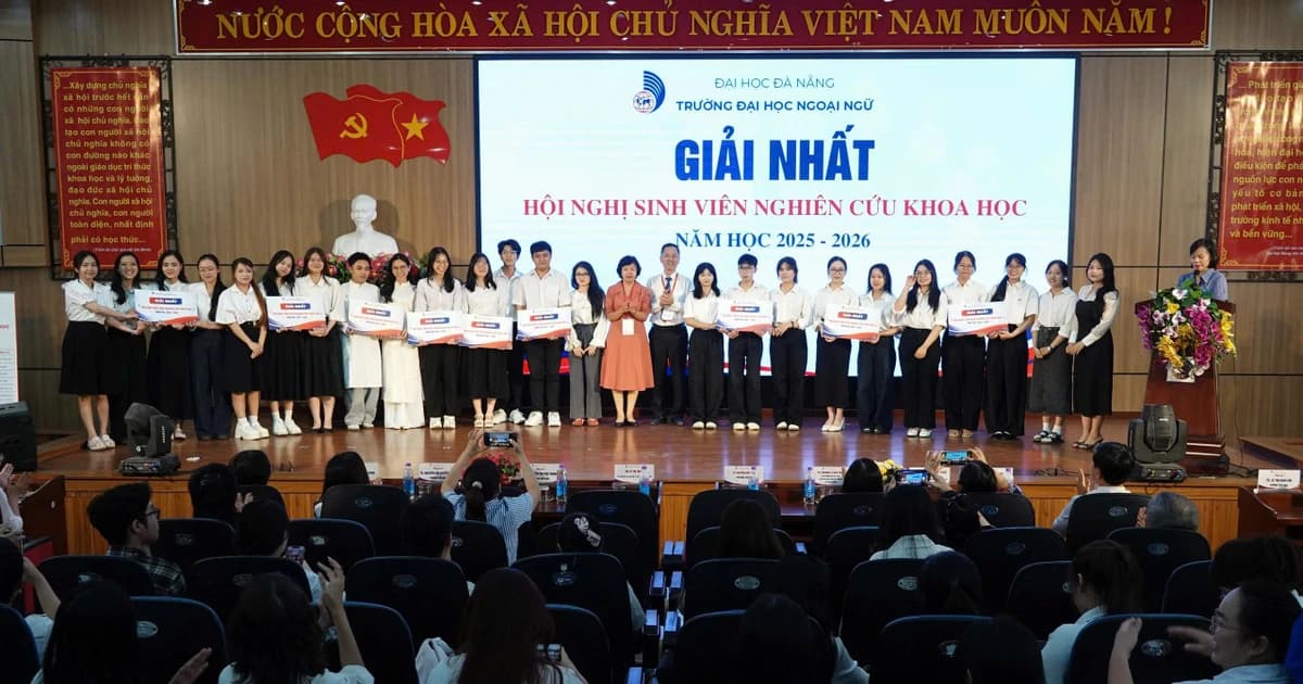 Trường ĐH Ngoại ngữ Đà Nẵng trao thưởng cho gần 50 đề tài SV nghiên cứu khoa học