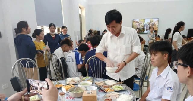 Hàng trăm suất ăn miễn phí dành tặng thí sinh trong Kỳ thi tuyển sinh vào lớp 10