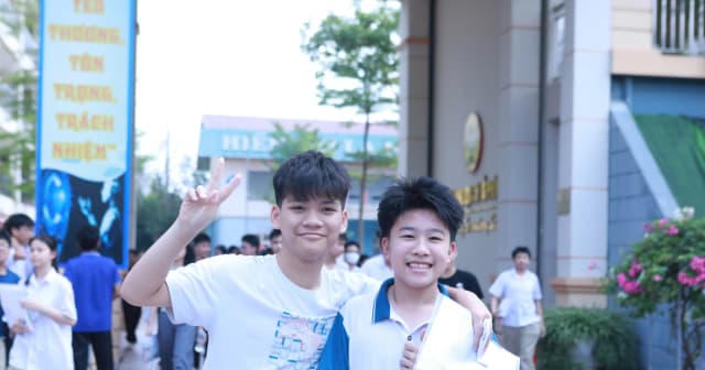 Sĩ tử Hà Nội thở phào nhẹ nhõm hoàn tất Kỳ thi vào lớp 10