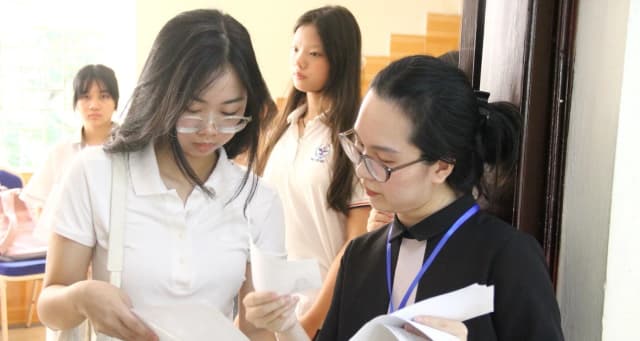 Gần 7.500 thí sinh tranh 490 suất vào lớp 10 Trường THPT chuyên ĐH Sư phạm Hà Nội