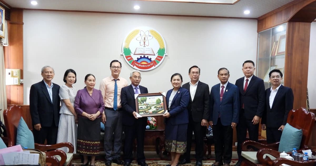 Trường Đại học Cửu Long và Lào tăng cường đào tạo, phát triển nguồn nhân lực