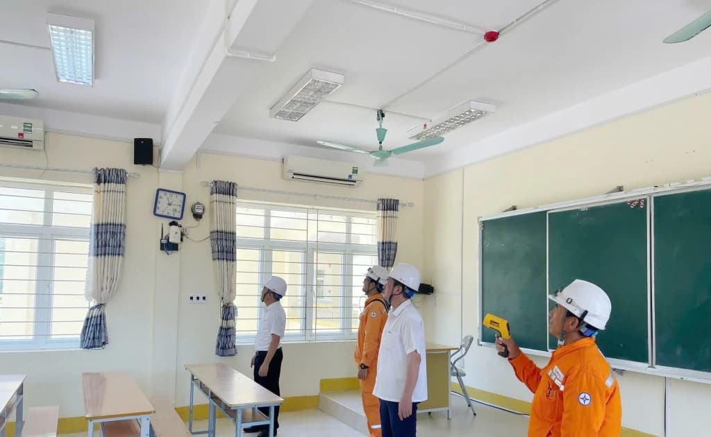 Quảng Ninh bố trí máy phát điện công suất lớn tại các điểm thi tốt nghiệp THPT