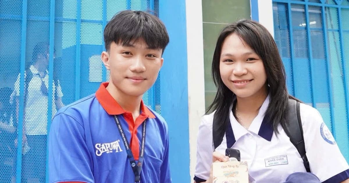 Áo xanh tình nguyện tại TPHCM đồng hành cùng sĩ tử 2k8