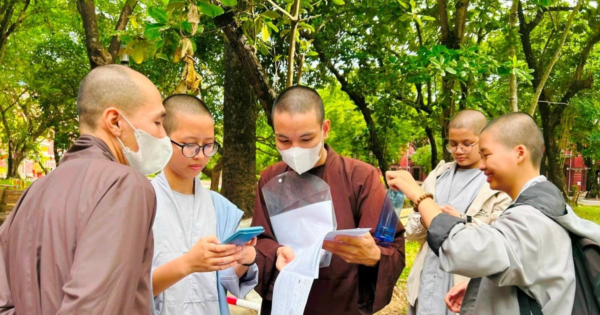Tăng ni sinh TP Huế tự tin ‘vượt vũ môn’