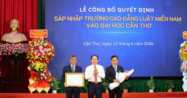 Công bố Quyết định sáp nhập Trường Cao đẳng Luật miền Nam vào Đại học Cần Thơ