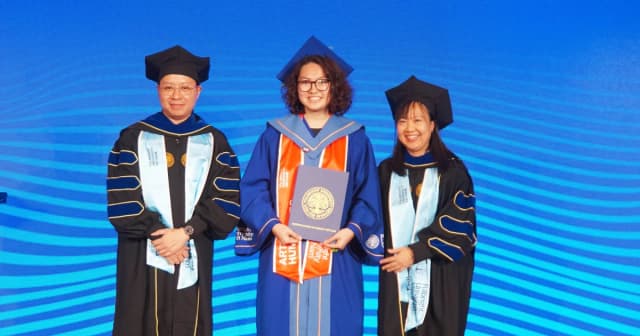 Hiệu trưởng nói lời tri ân phụ huynh tại lễ tốt nghiệp