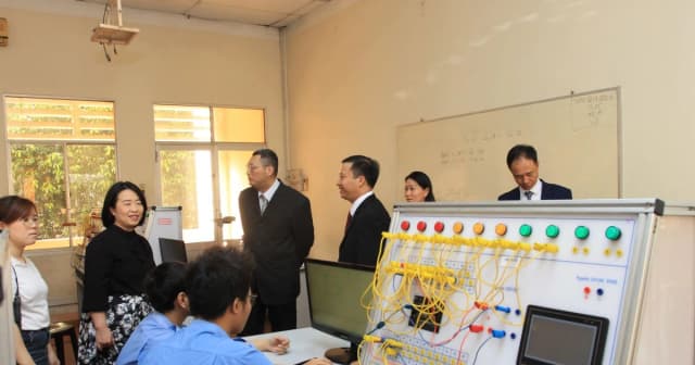 Nâng tầm chất lượng giáo viên dạy thực hành tại trường nghề